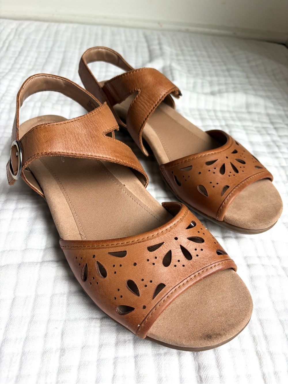 Earth Alder Arvi Leather Sandals Sand Brown Laser Cut Comfort Slingback Womens 9